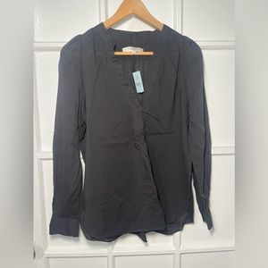 🛍️NWT Petite Collared V-Neck Blouse 🛍️